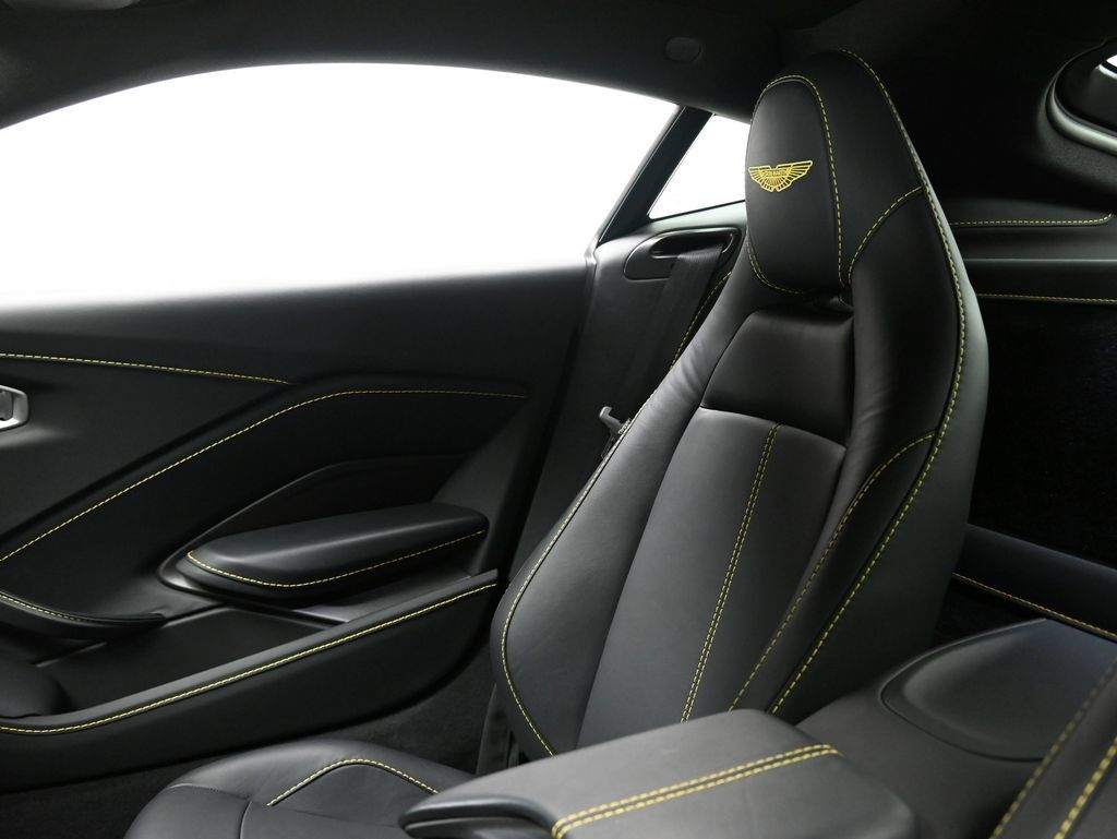 Used 2022 Aston Martin V8 Vantage Coupe RWD image 15