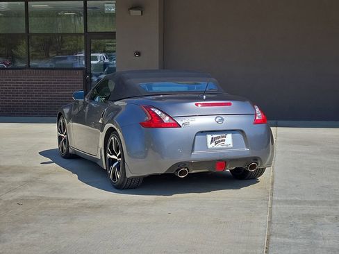 Used 2018 Nissan 370Z Touring Sport image 5