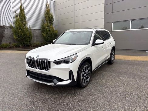 Certified 2025 BMW X1 xDrive28i w/ Premium Package image 3