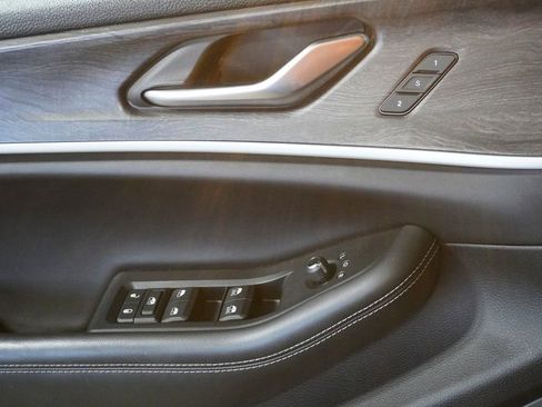 Used 2023 Jeep Grand Cherokee Limited w/ Luxury Tech Group II image 29