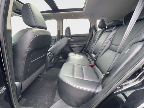 Used 2021 Nissan Rogue SV w/ Premium Package FWD image 12