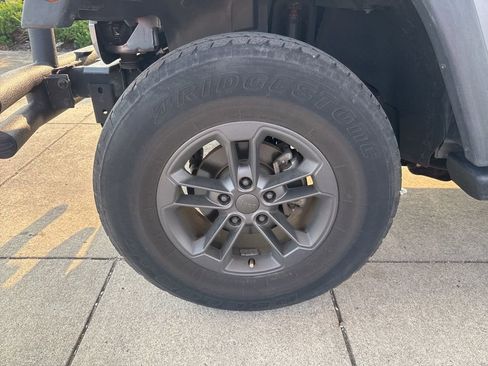 Used 2017 Jeep Wrangler Sport image 29