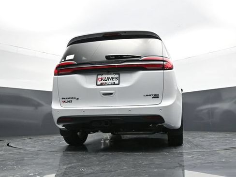 New 2027 Chrysler Pacifica Limited AWD/4WD image 51