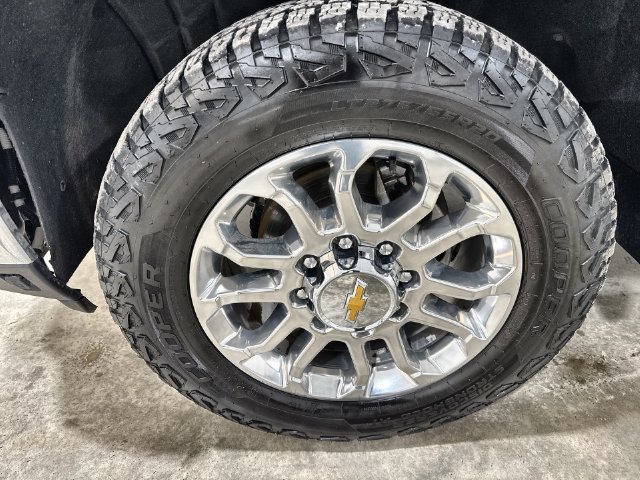 Used 2025 Chevrolet Silverado 2500 LTZ w/ LTZ Convenience Package AWD/4WD image 32