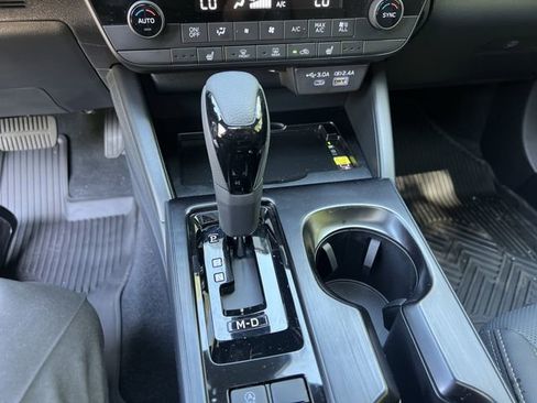 Used 2026 Subaru Outback Limited AWD/4WD image 18
