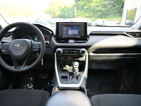 Used 2021 Toyota RAV4 LE FWD image 10