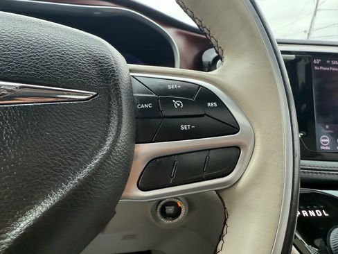 Used 2020 Chrysler Pacifica Limited image 37