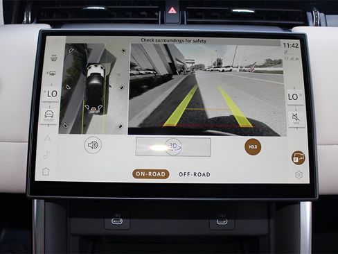 New 2025 Land Rover Discovery Sport S image 24