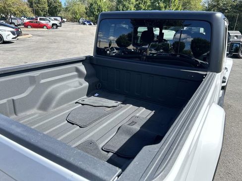 Used 2023 Jeep Gladiator Sport image 14