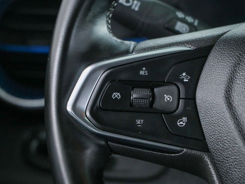 Used 2025 Chevrolet Trax LT w/ LT Convenience Package FWD image 13