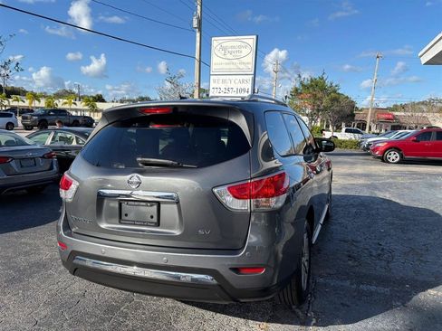 Used 2016 Nissan Pathfinder SV FWD image 5