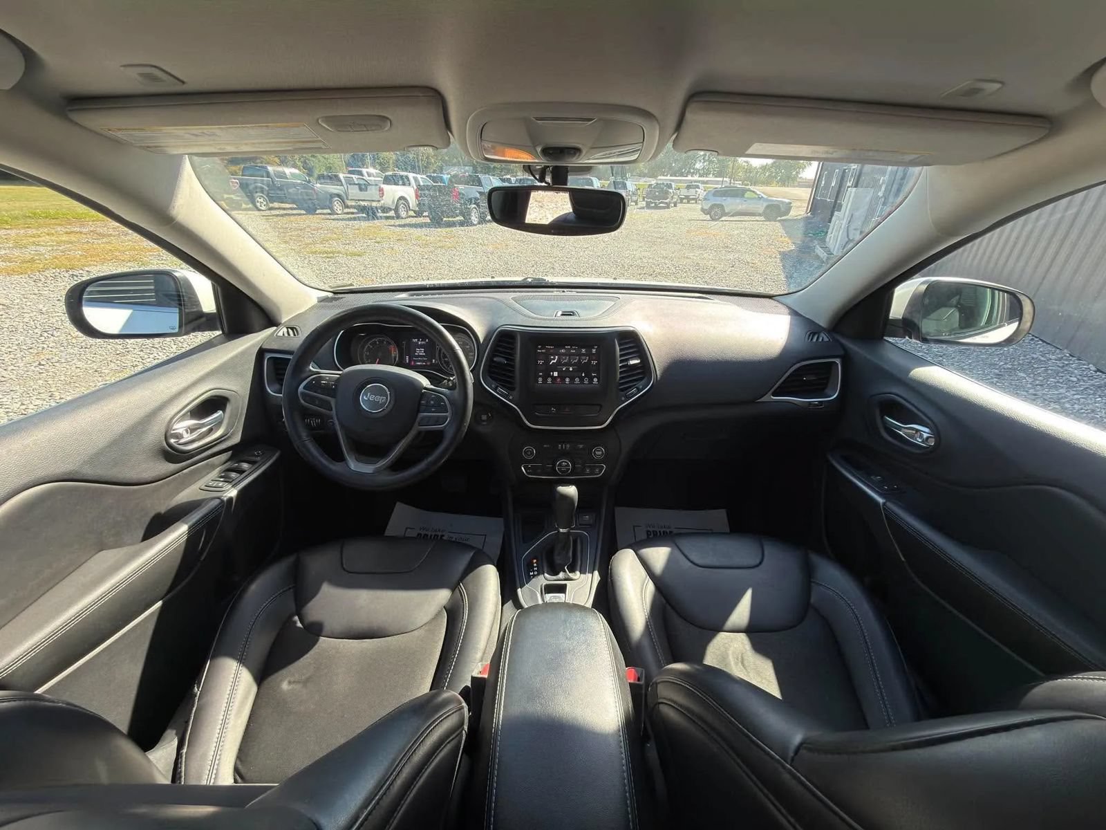 Used 2019 Jeep Cherokee Latitude Plus w/ Comfort/Convenience Group FWD image 11