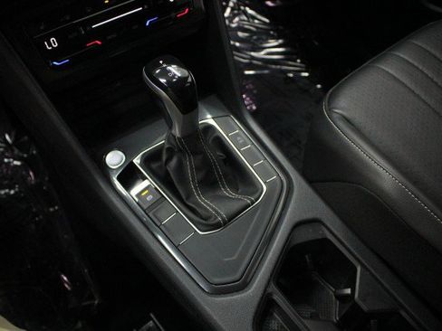 Used 2022 Volkswagen Tiguan SE image 19