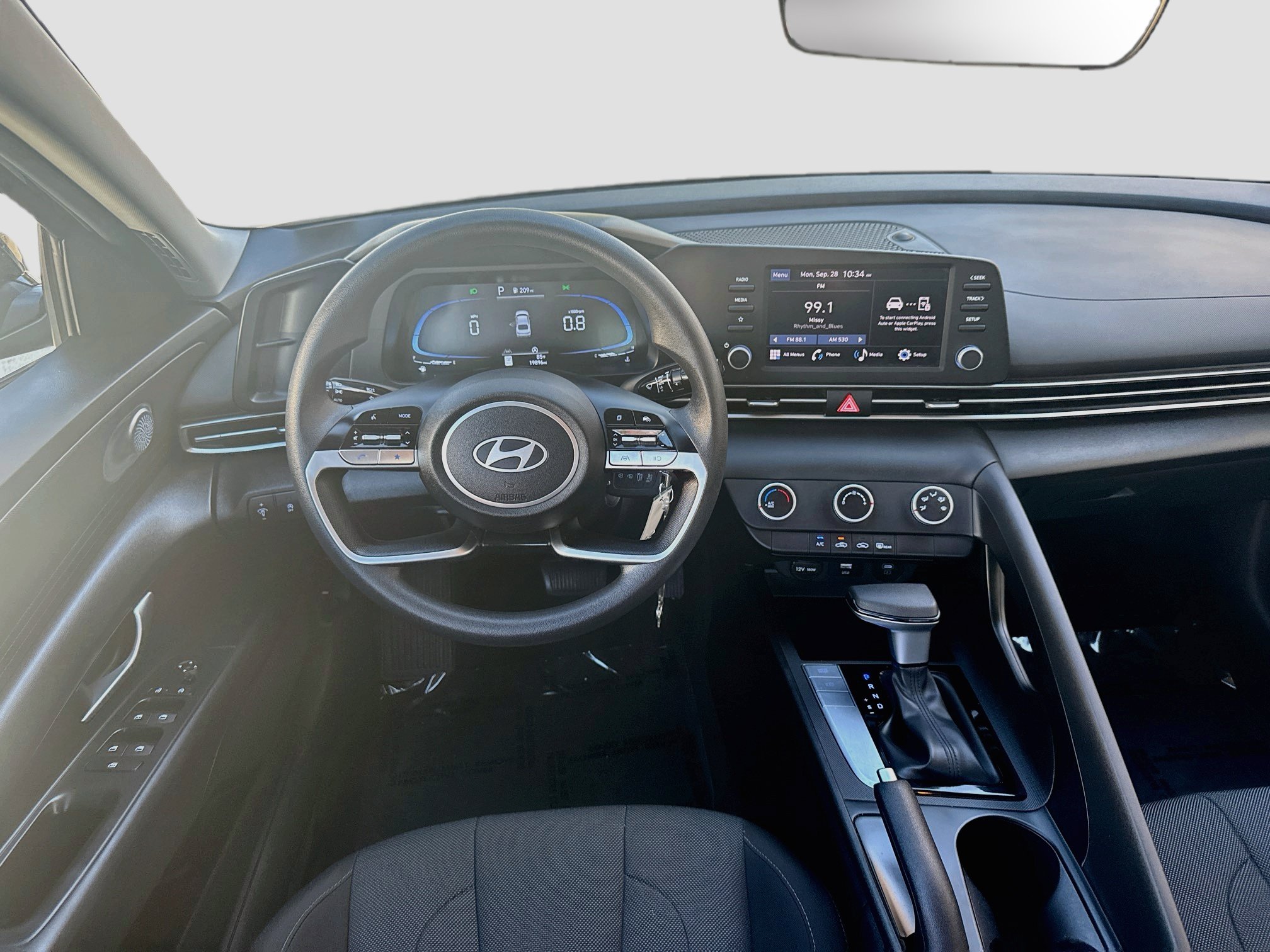 Used 2025 Hyundai Elantra SE FWD image 18