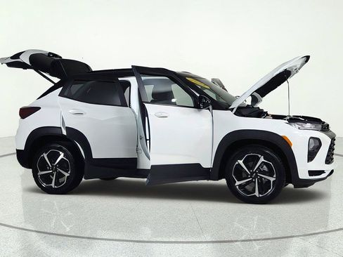 Used 2023 Chevrolet TrailBlazer RS w/ Sun and Liftgate Package FWD image 18
