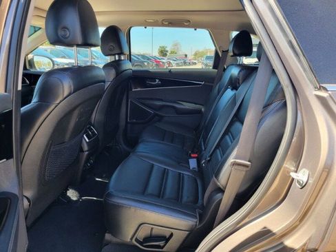 Used 2019 Kia Sorento SX image 30