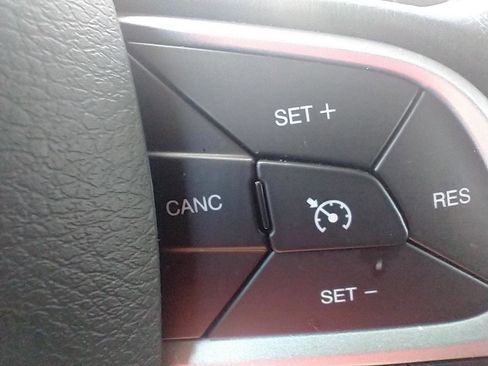 Used 2020 Jeep Renegade Latitude w/ Cold Weather Group image 28