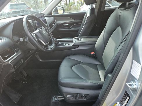 Used 2025 Toyota Grand Highlander FWD image 11