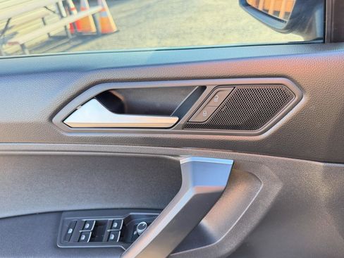 Used 2020 Volkswagen Tiguan SE w/ Panoramic Sunroof Package image 16