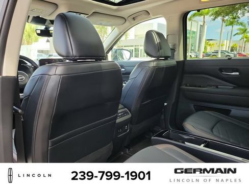 Used 2024 Nissan Pathfinder Platinum AWD/4WD image 21