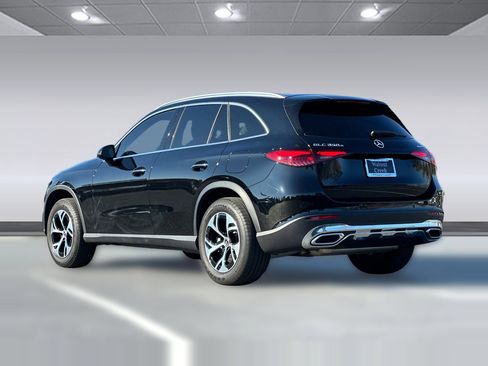 Used 2025 Mercedes-Benz GLC 350e 4MATIC image 3