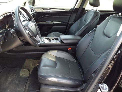 Used 2019 Ford Fusion Energi Titanium image 4