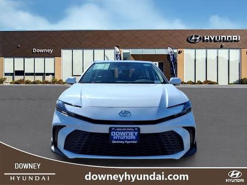 Used 2025 Toyota Camry SE FWD image 2