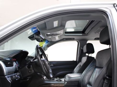 Used 2018 Chevrolet Tahoe LT w/ LT Signature Package image 3