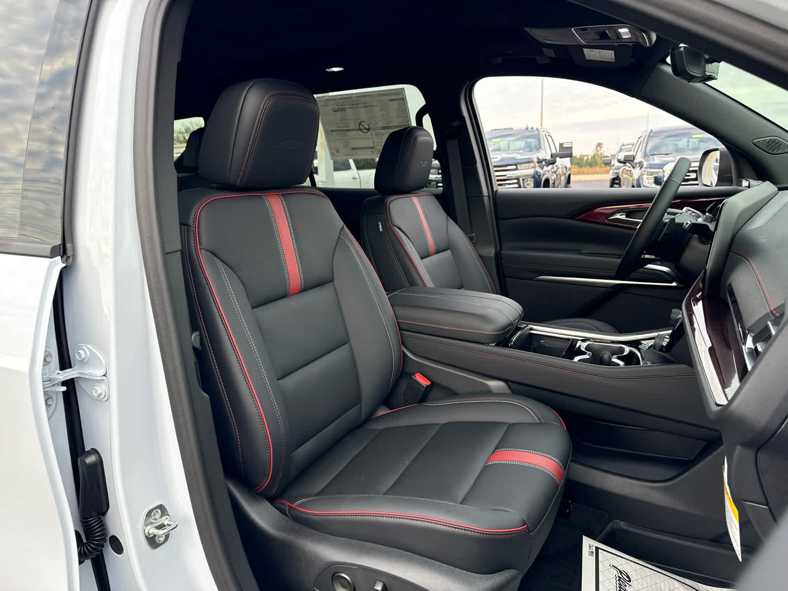 New 2027 Chevrolet Traverse RS w/ LPO, Floor Liner Package AWD/4WD image 28