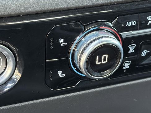 Used 2024 GMC Sierra 1500 SLT image 18