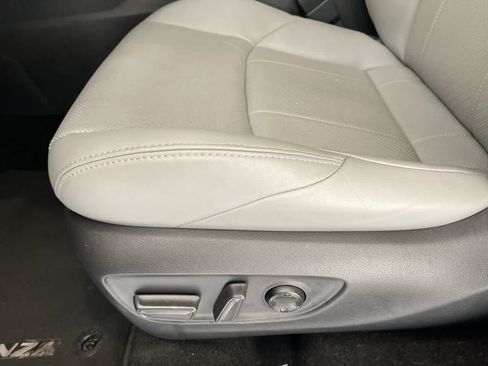 Used 2022 Toyota Venza Limited AWD/4WD image 12