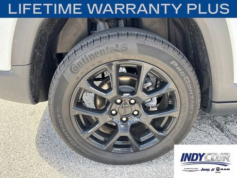 Used 2022 Jeep Compass Latitude w/ Sun and Sound Group AWD/4WD image 12