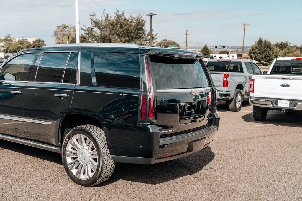 Used 2017 Cadillac Escalade Platinum AWD/4WD image 12