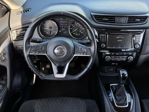 Used 2020 Nissan Rogue SV image 12