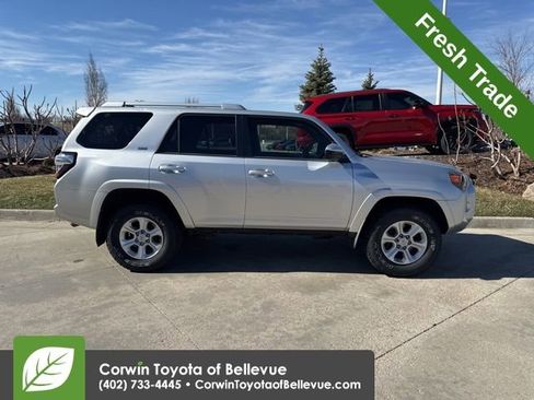 Used 2016 Toyota 4Runner SR5 image 2
