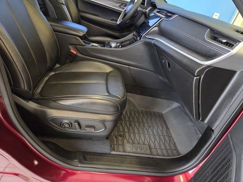 Used 2024 Jeep Grand Cherokee Limited w/ Luxury Tech Group II image 21