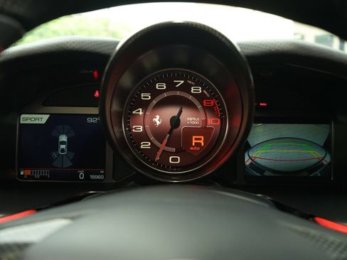 Used 2019 Ferrari 812 Superfast RWD image 15