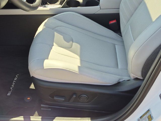 Used 2025 Hyundai Elantra Limited FWD image 14