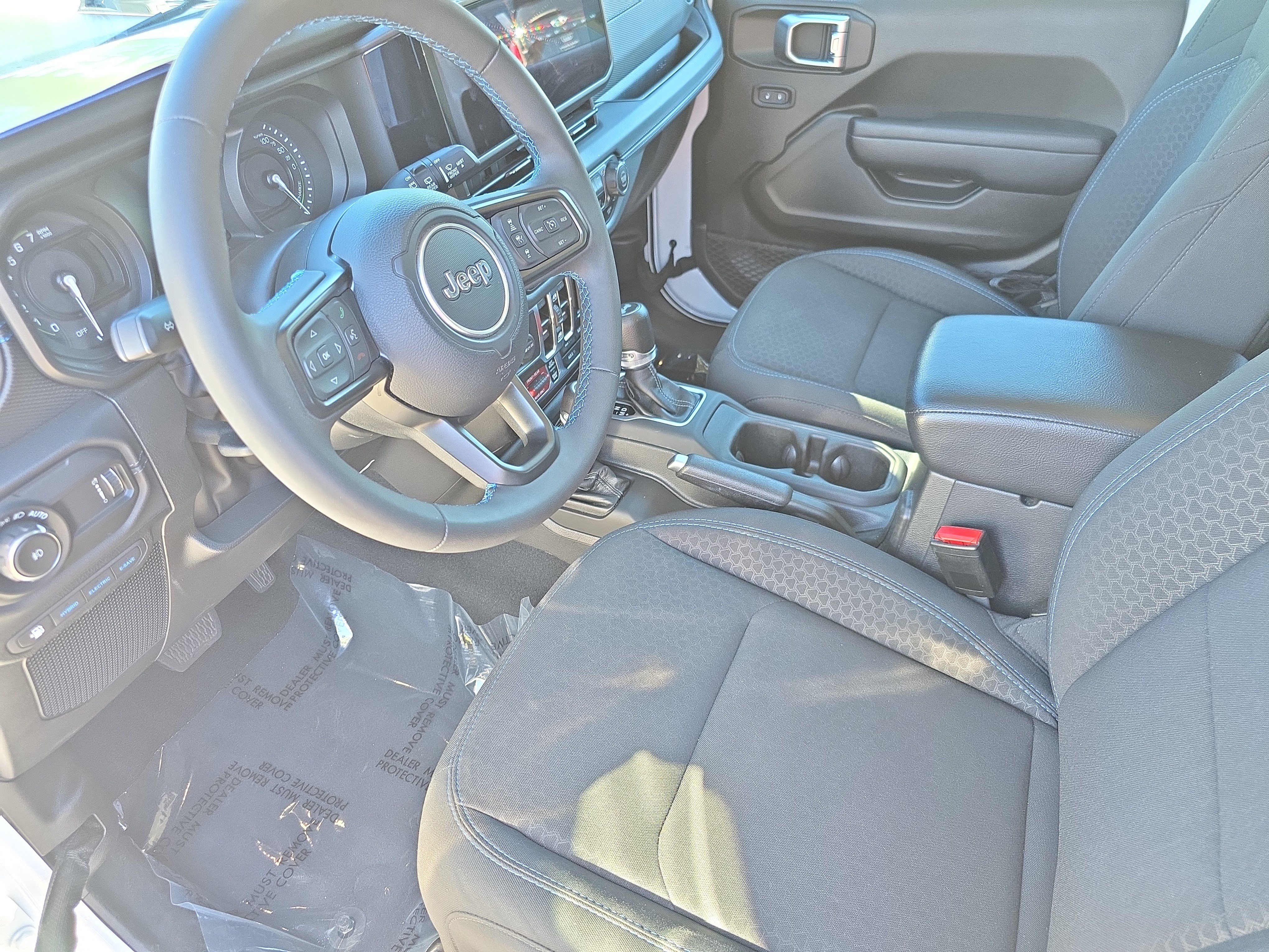 Used 2024 Jeep Wrangler Unlimited Rubicon 4xe AWD/4WD image 15