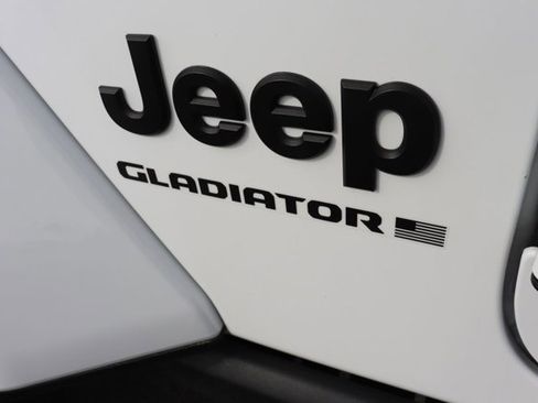 Used 2023 Jeep Gladiator Willys image 6
