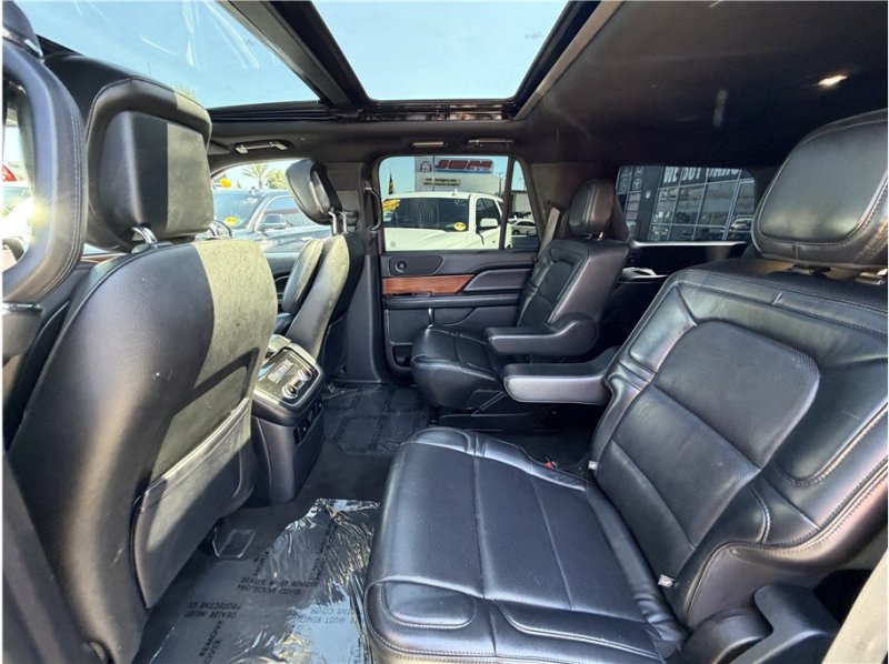 Used 2019 Lincoln Navigator Select RWD image 23