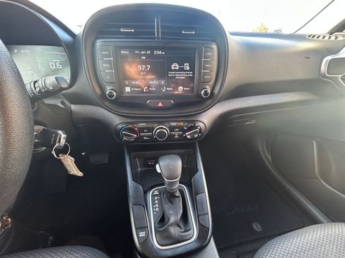 Used 2025 Kia Soul LX w/ LX Technology Package image 17