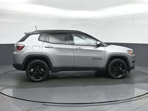 Used 2019 Jeep Compass Latitude AWD/4WD image 8