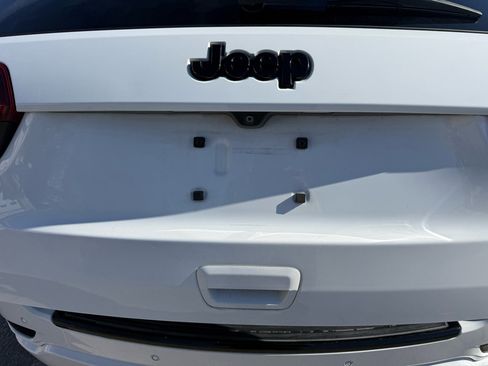 Used 2015 Jeep Grand Cherokee Altitude image 41