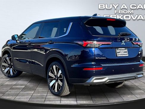 New 2025 Mitsubishi Outlander SE image 3