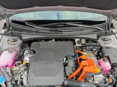 Certified 2025 Hyundai Elantra Limited image 16