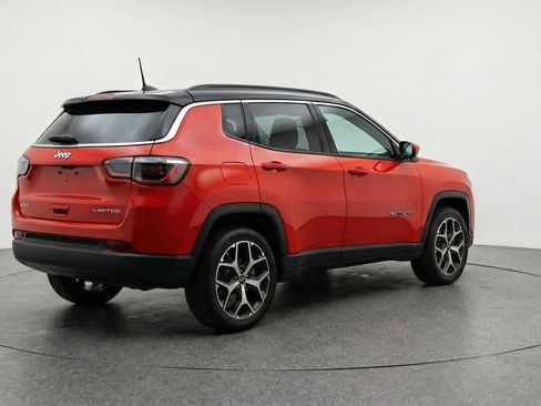 Used 2025 Jeep Compass Limited AWD/4WD image 9