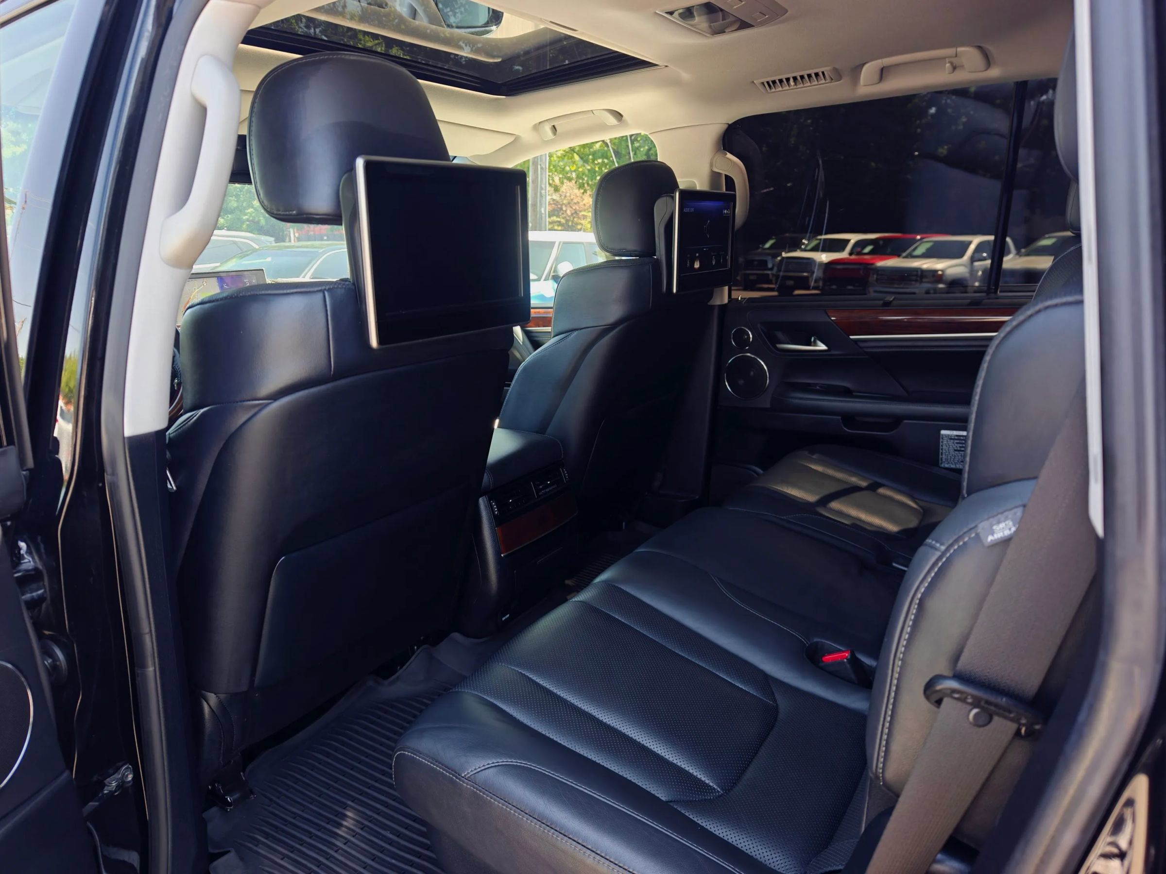Used 2018 Lexus LX 570 4WD image 44