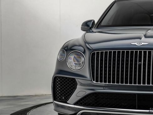 Used 2023 Bentley Bentayga Extended Wheelbase AWD/4WD image 29