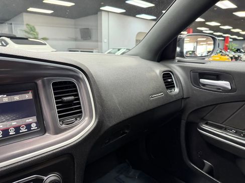 Used 2022 Dodge Charger SXT RWD image 28